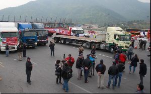 EMOL Camiones en Peaje Angostura
