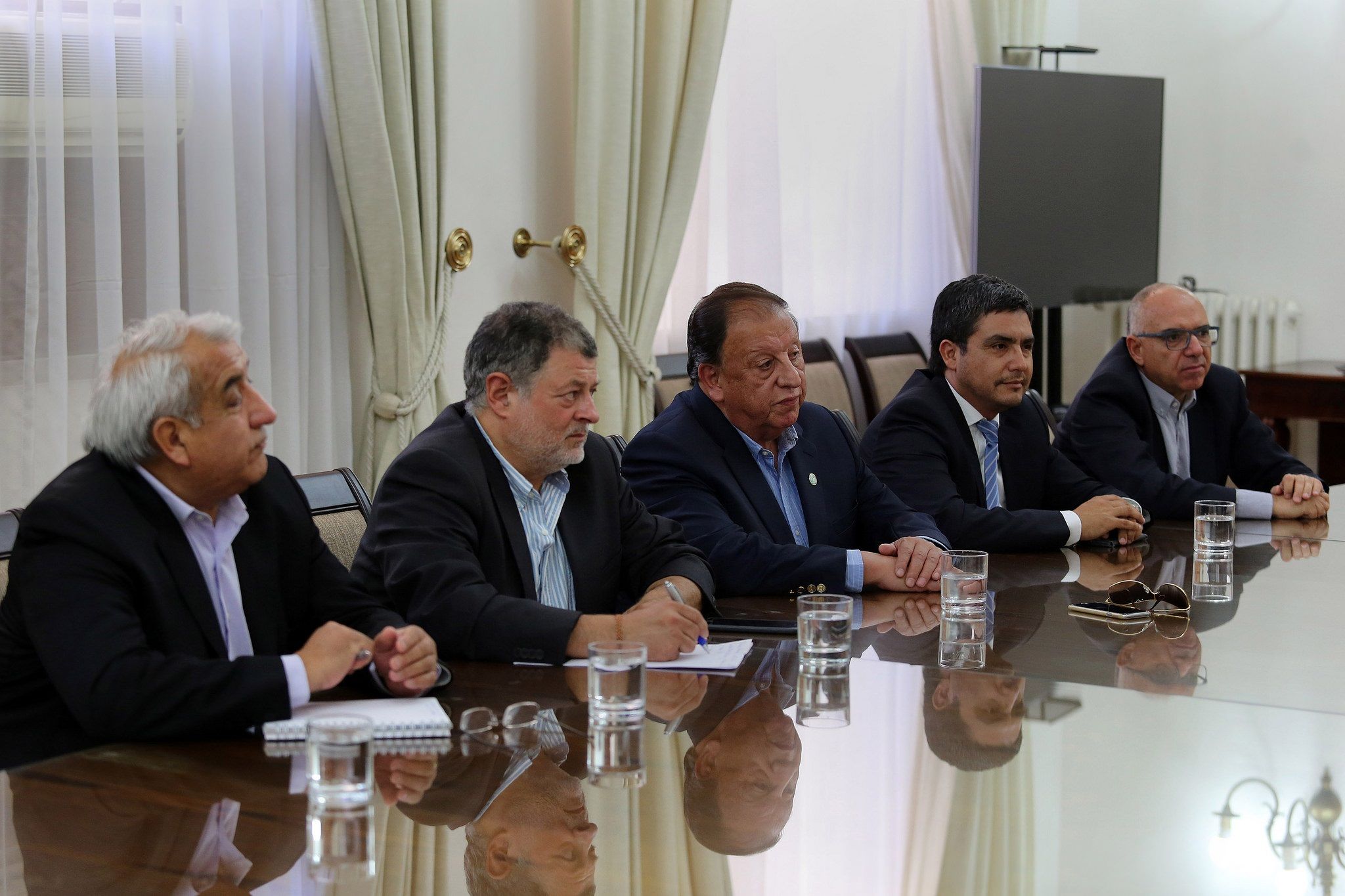equipo-cntc-en-mesa